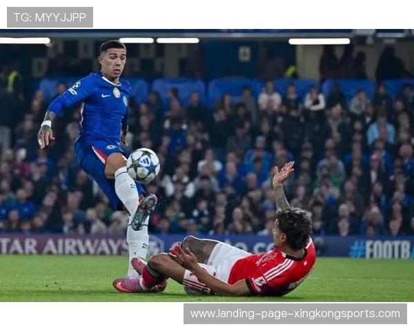 本菲卡奥尔斯内斯拼抢后迅速推射破门,精彩瞬间再现足球魅力